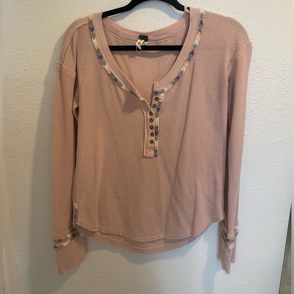 Free People - Waffle Henley Top with embroidered detail - M